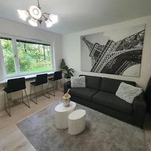 Close To The Metro And The Beach!!! With A View Of The Scandinavian Forest Ville de Stockholm